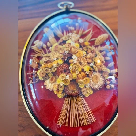 Vintage Belgian Floral Wall Art – Dried Flower Bouquet in Red Velvet Oval Frame - Picture 4 of 11